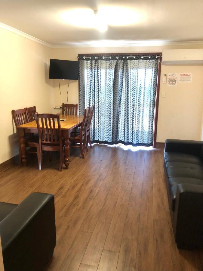 Bay Lodge دينهام المظهر الخارجي الصورة