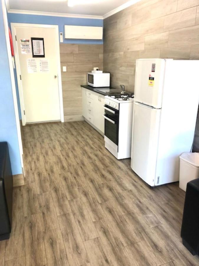 Bay Lodge دينهام المظهر الخارجي الصورة