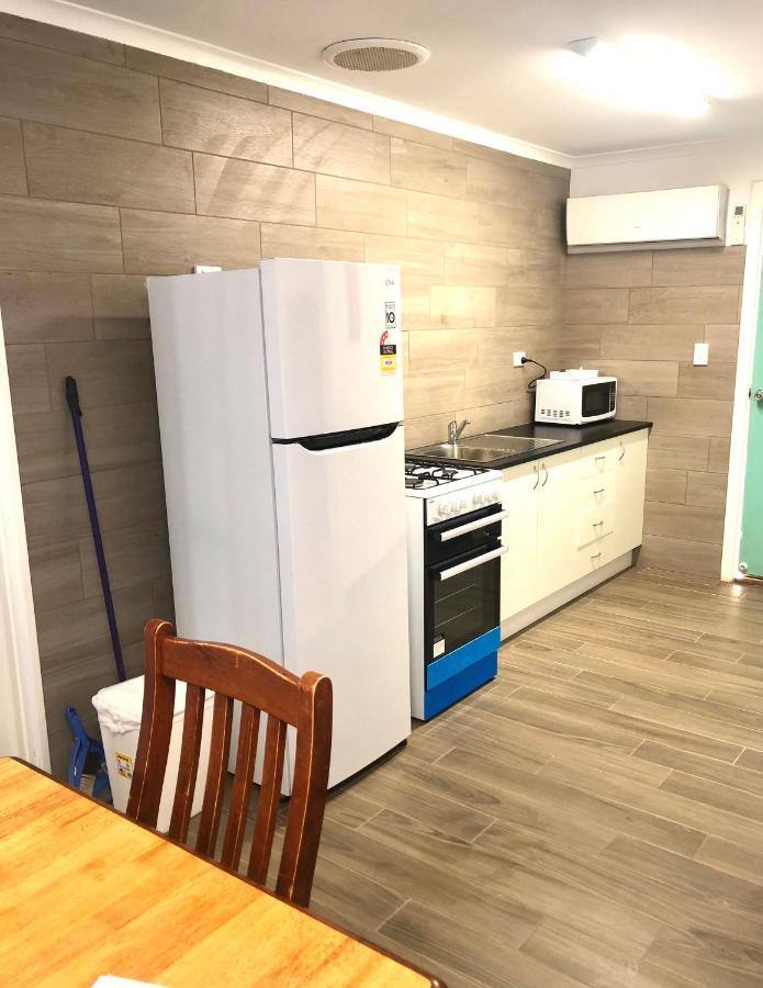 Bay Lodge دينهام المظهر الخارجي الصورة