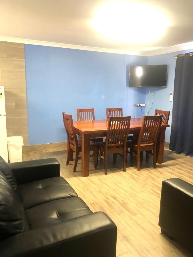 Bay Lodge دينهام المظهر الخارجي الصورة